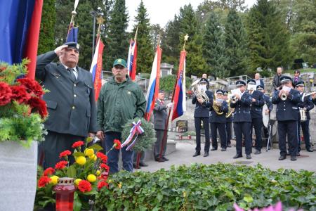 KOMEMORACIJA NA POKOPALIŠČU 4
